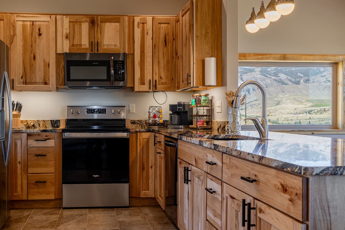 Cook up something delicious in the cabin’s fully stocked kitchen, complete with sleek stainless steel appliances.