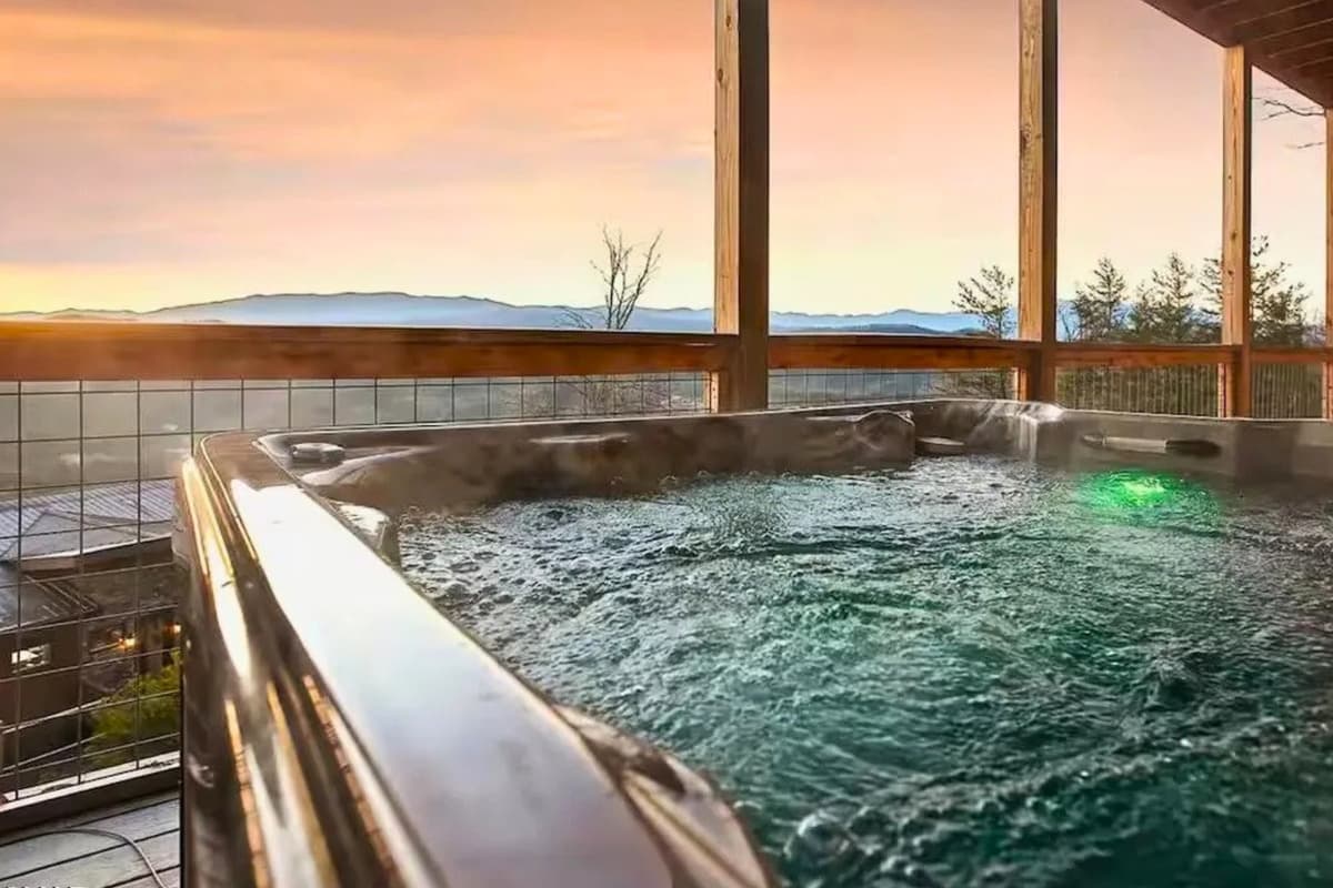 Whether you’re starting the evening under the open sky or relaxing after a day of exploring, this is cabin time at its best.