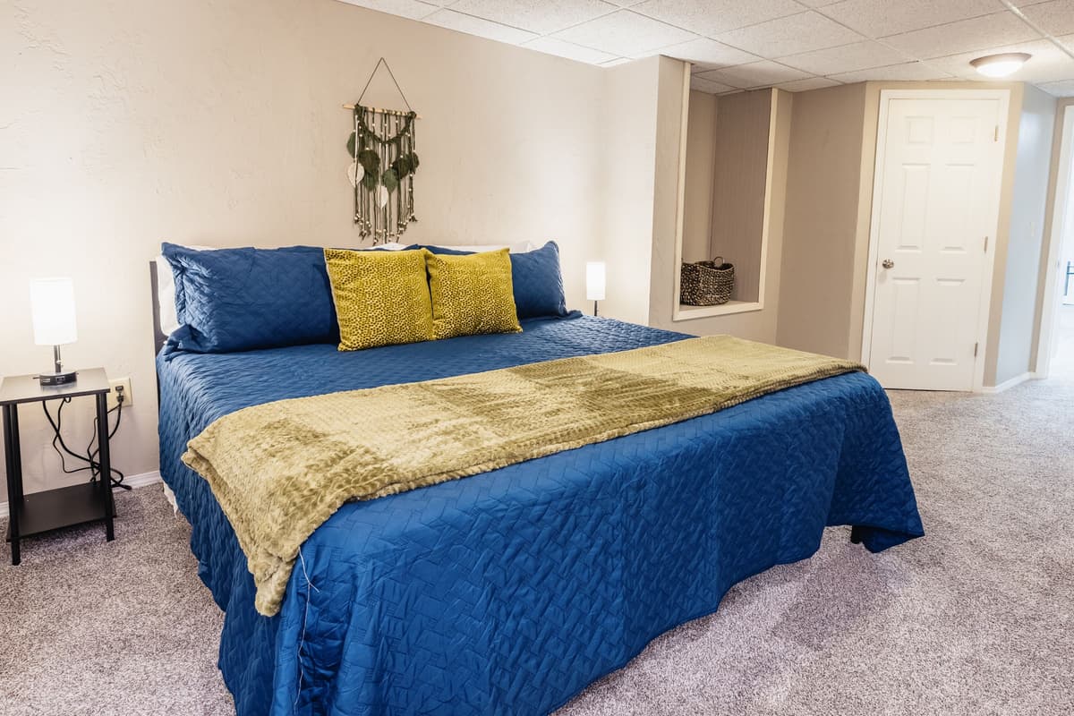 he room has a cozy and inviting atmosphere, making it easy to feel at home. Its lower-level location offers added privacy and a quiet place to unwind.