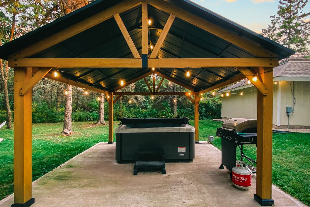 Take a warm soak while enjoying the fresh air and peaceful surroundings.