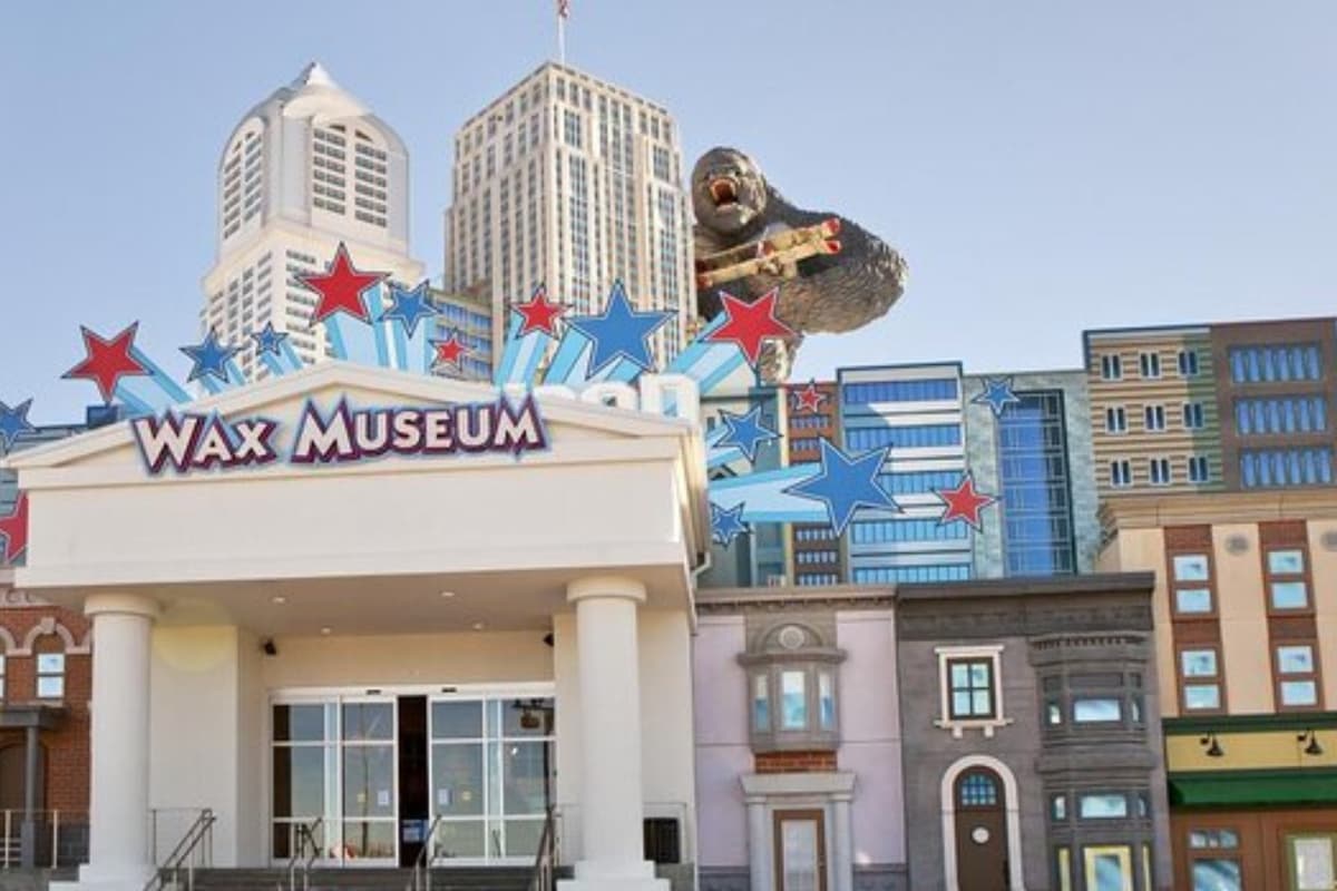 Hollywood Wax Museum: Meet lifelike celebrity figures and snap fun, star-studded photos at this entertaining Pigeon Forge attraction