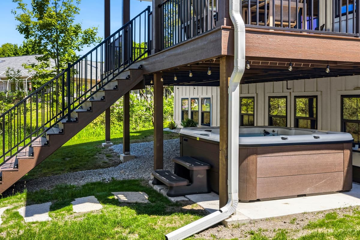 It’s the perfect spot to unwind after a day of exploring and enjoying the area. Soak in the warm water and let the day melt away while enjoying the fresh air.