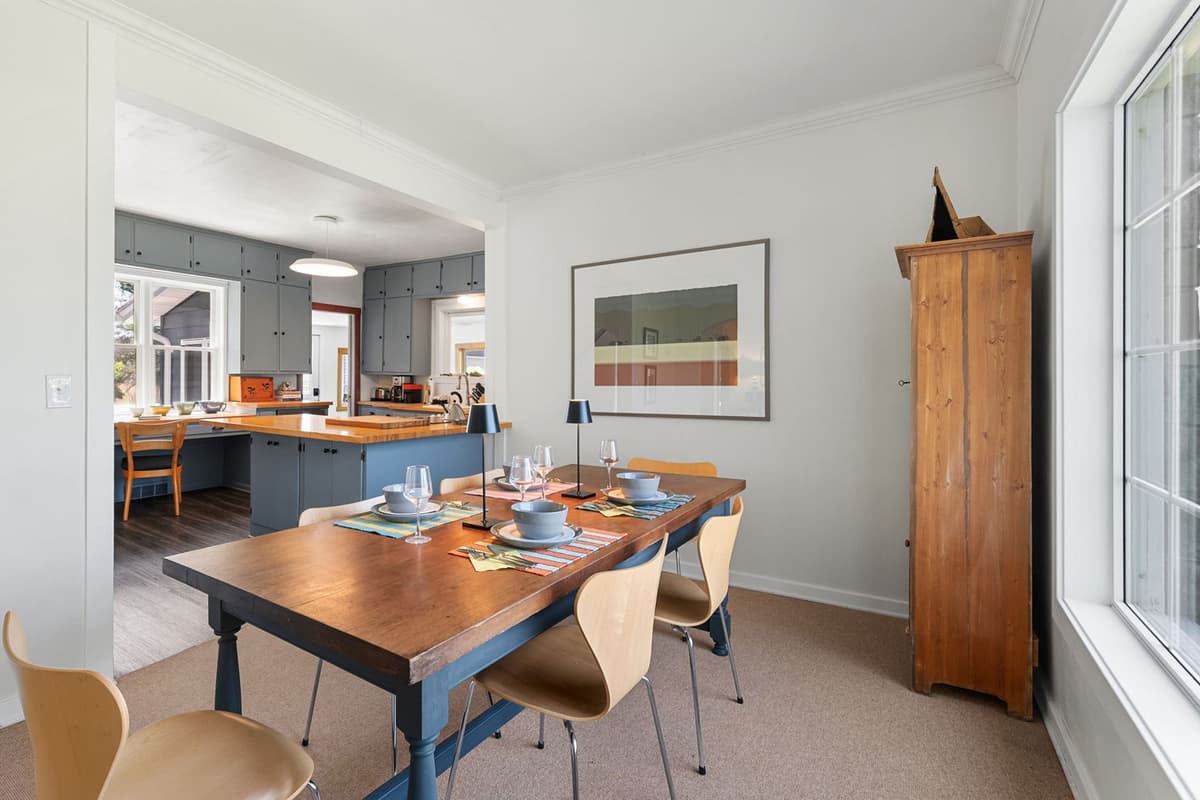 It’s the perfect spot for family breakfasts, leisurely lunches, and dinners filled with conversation.