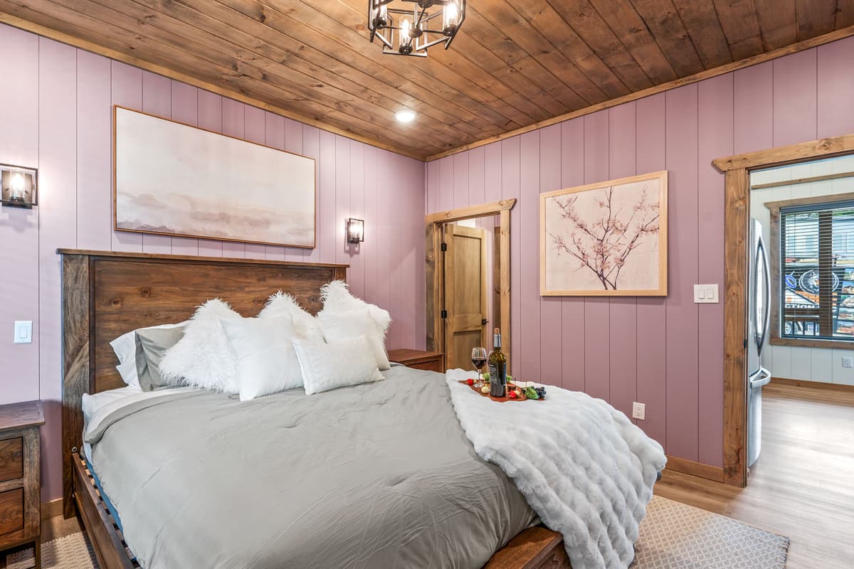 The spacious king bed gives you plenty of room to stretch out, while the cozy atmosphere creates a peaceful place to recharge.