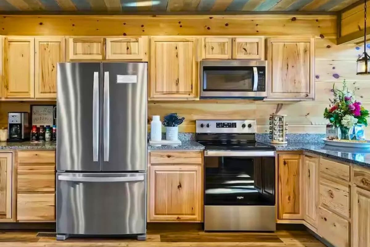 Featuring sleek stainless steel appliances and everything you need to prepare meals, snacks, and morning coffee, it’s ready for everything from quick breakfasts to family dinners.