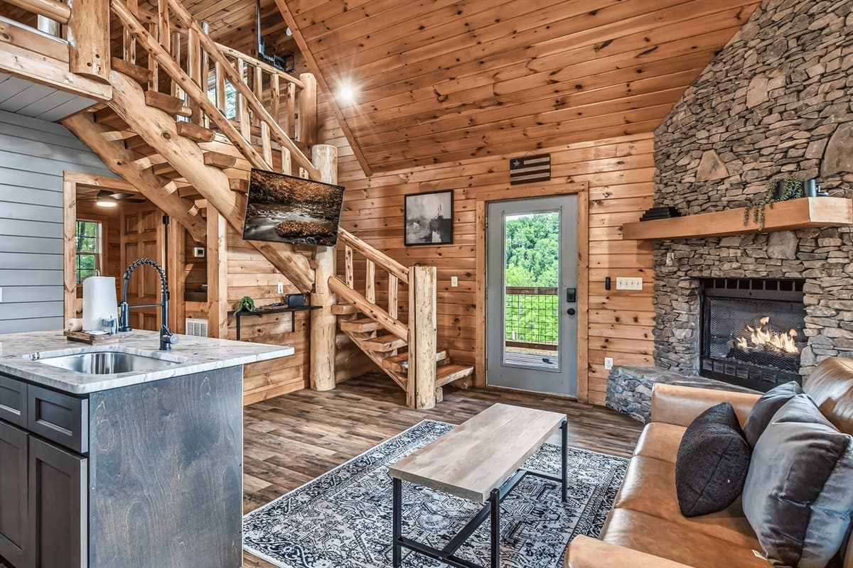 Hugo's Hideaway - Sevierville, photo 4