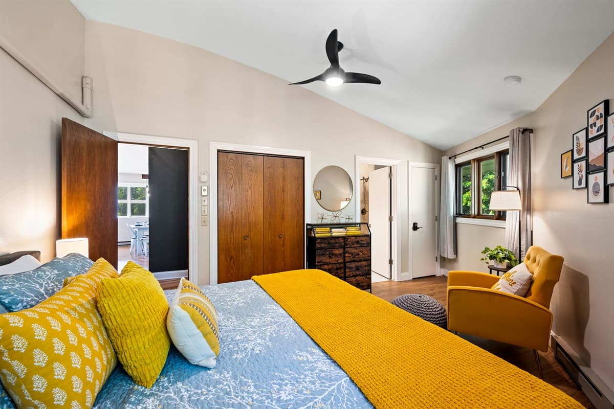 Upper Floor King Bedroom