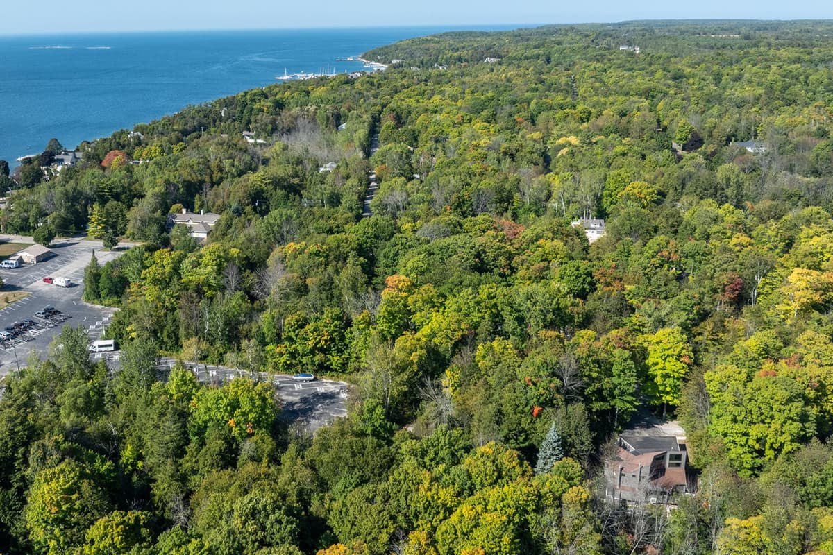 Downtown Sister Bay is nearby, making it easy to explore local shops, restaurants, and attractions.
