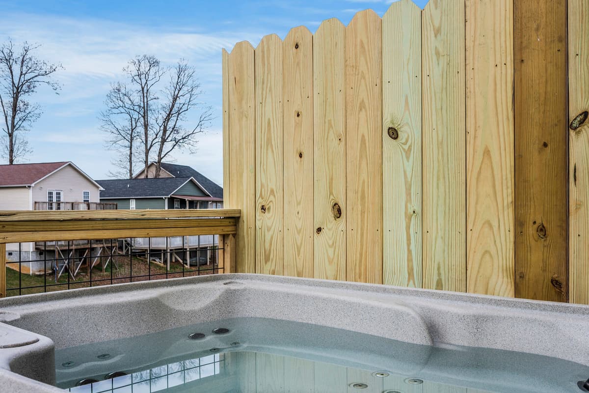After a day of exploring Sevierville and the Smoky Mountains, there’s nothing better than a warm, soothing soak under the evening sky.