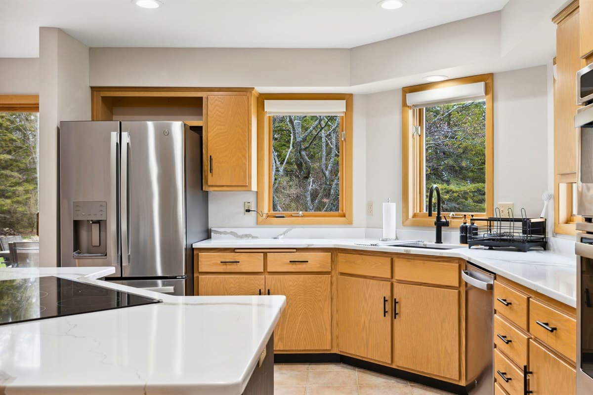 Contemporary kitchen with a full suite of appliances and plenty of cabinet space.