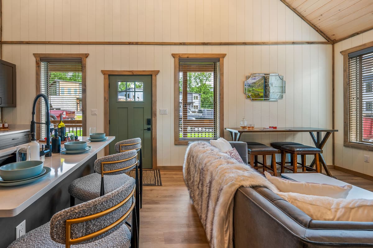 With its cozy atmosphere and thoughtful touches, this is a space where conversations flow, laughter comes easily, and unforgettable vacation memories are made.