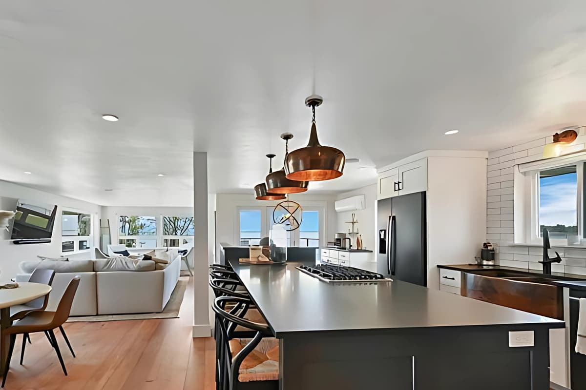 With a functional layout and inviting atmosphere, it’s a great space for everything from quick breakfasts to family dinners.