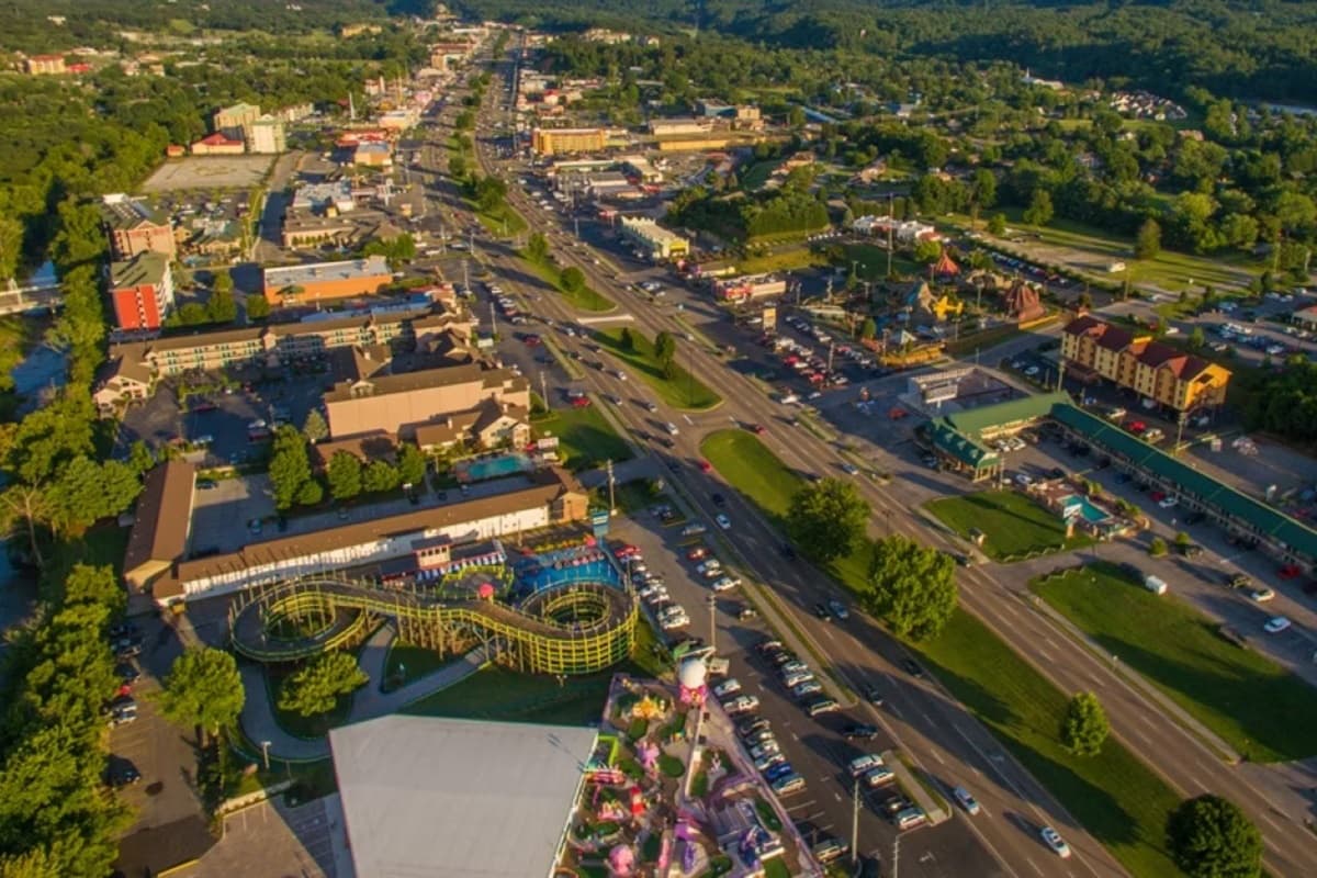 Discover all the fun and excitement along the Main Parkway in Pigeon Forge!  From attractions to dining, it's the heart of the Smokies experience.