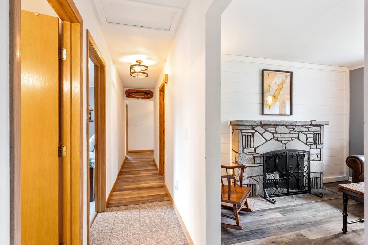 The bright and welcoming design adds to the home’s comfortable atmosphere.