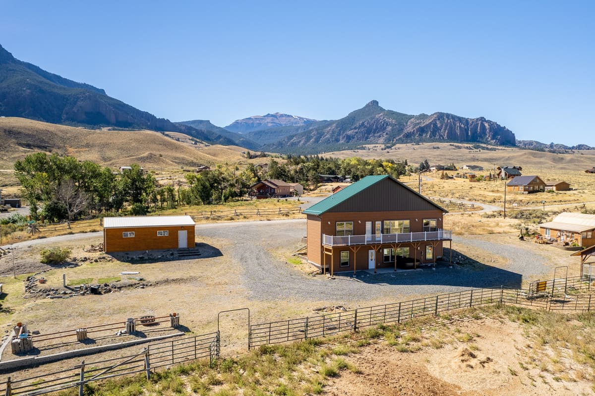 Surrounded by breathtaking scenery, this getaway offers the perfect place to slow down and enjoy the great outdoors.