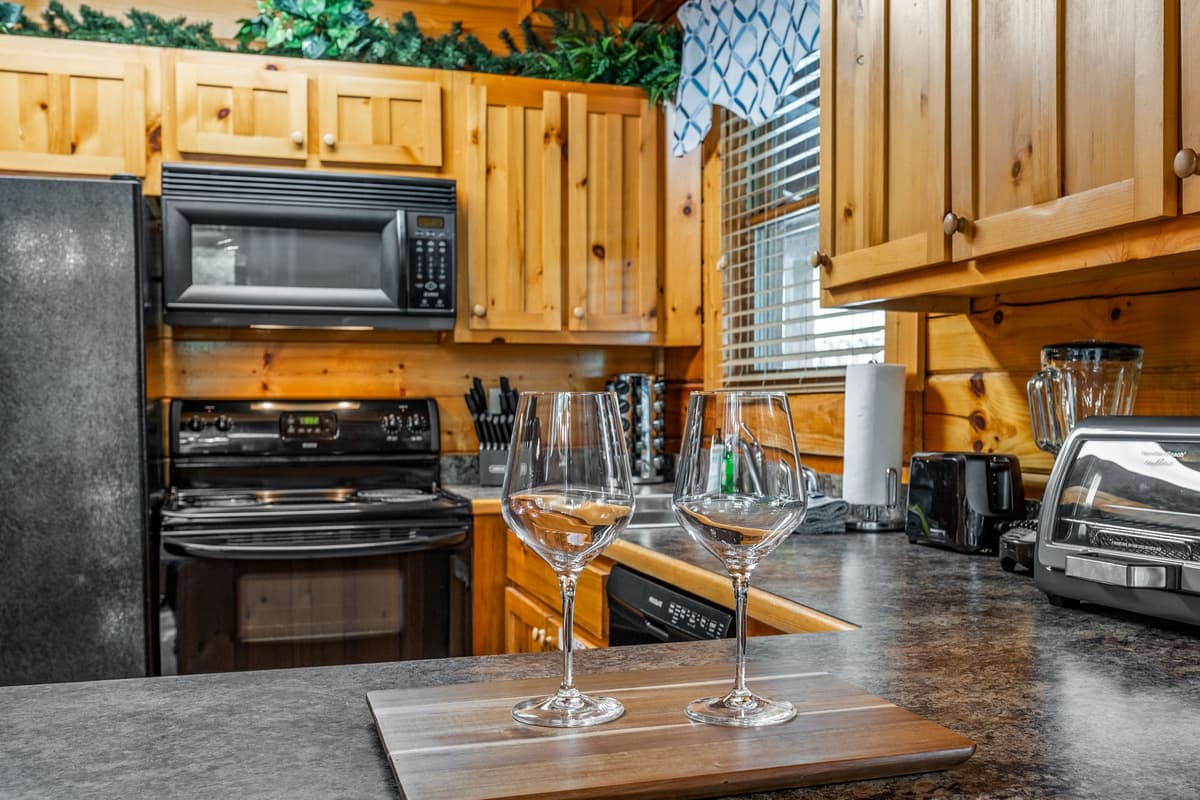 With plenty of room to move around, you can comfortably prepare breakfast, lunch, or a delicious dinner.