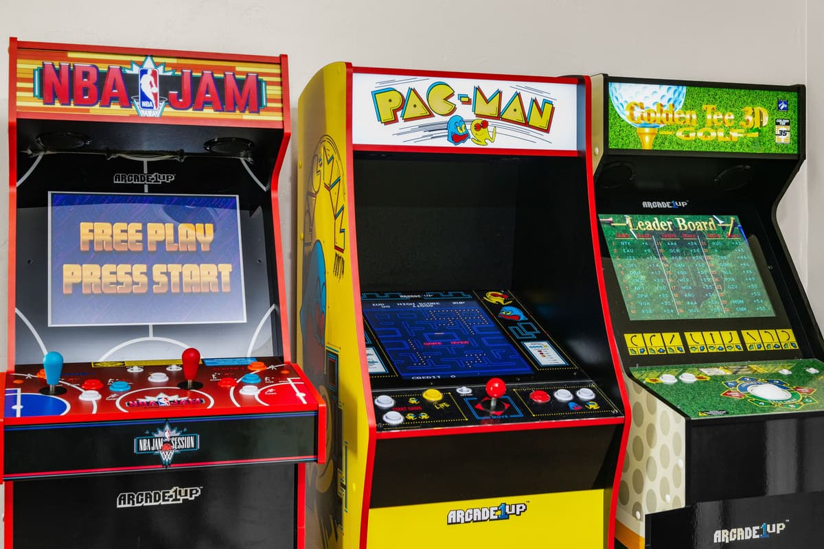 Bring out your competitive side with three arcade machines ready for some classic gaming fun! 
