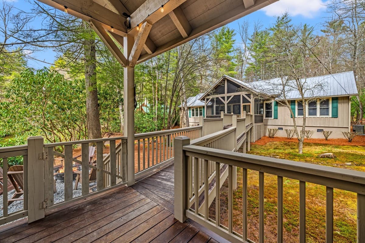 Back of the Lost Cove Riverfront Retreat