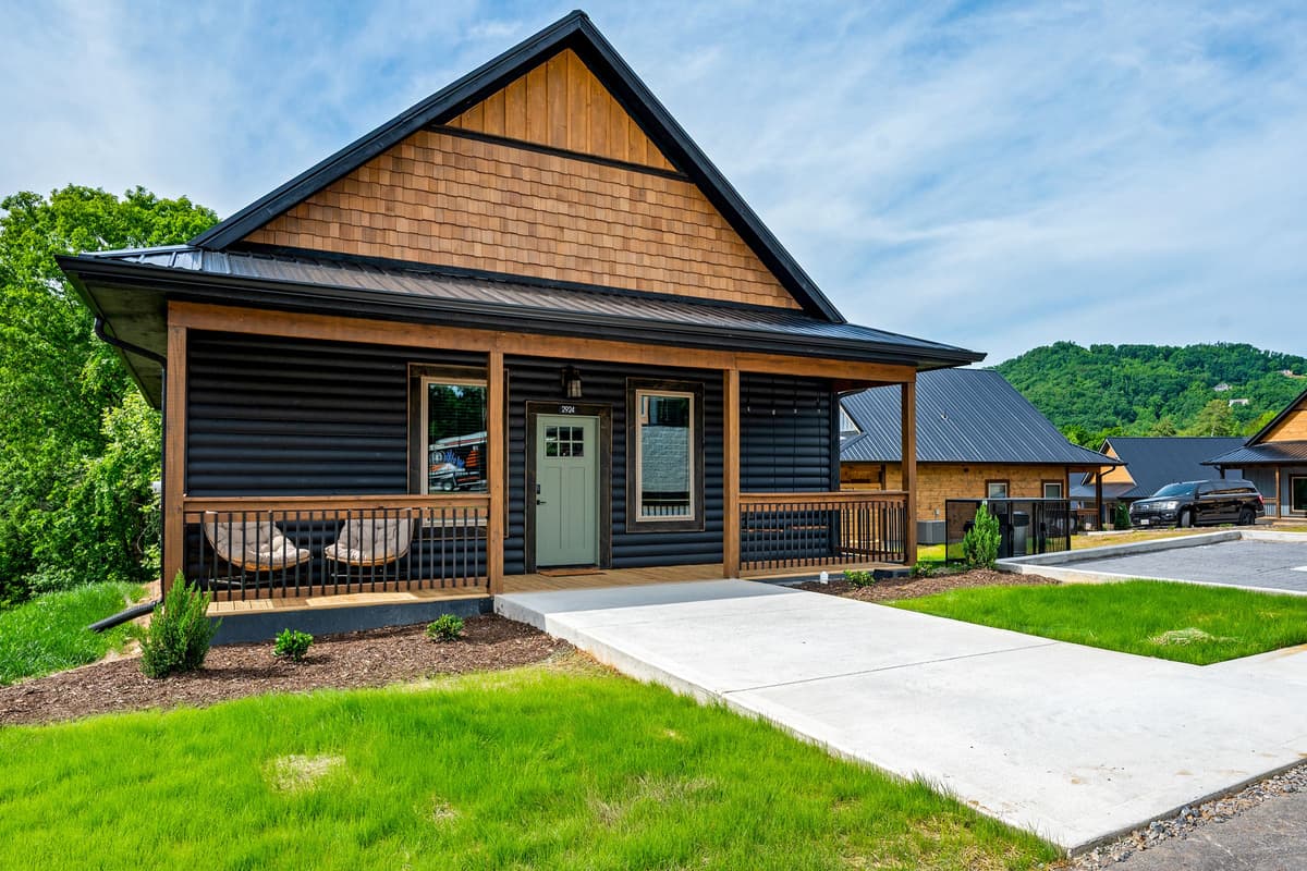 Spend your mornings enjoying the quiet surroundings, then head out for a day of exploring Pigeon Forge, local attractions, restaurants, and the Smoky Mountains.