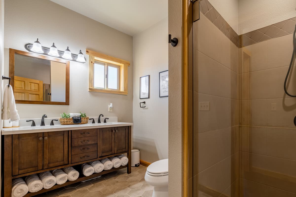 Freshen up and relax in the cabin’s clean and comfortable full bathroom.