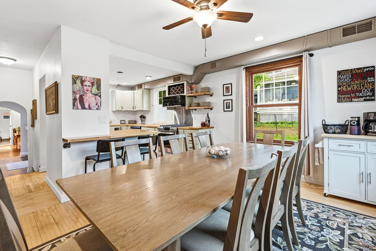 Enjoy a leisurely breakfast, a home-cooked dinner, or a game of cards after a day of exploring. The inviting atmosphere makes every meal feel a little more special.