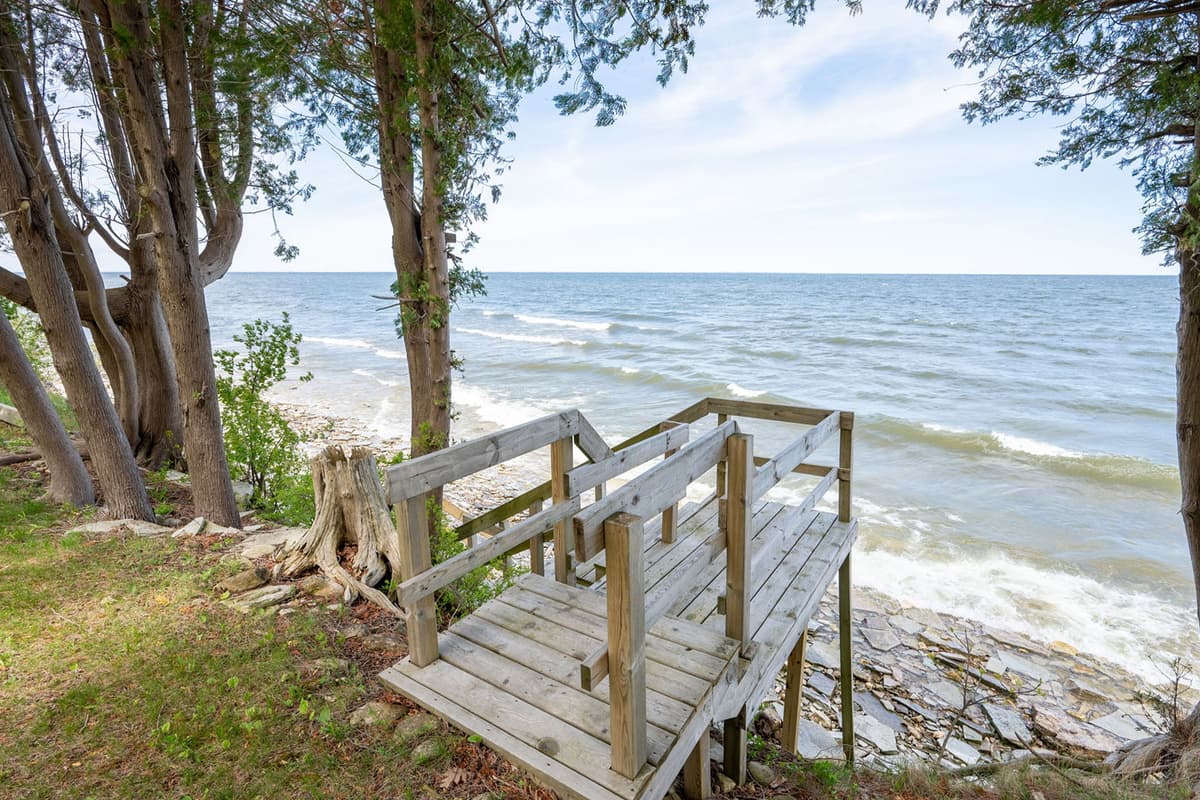 Set near the shores of Green Bay, the home offers beautiful natural surroundings and a relaxing atmosphere