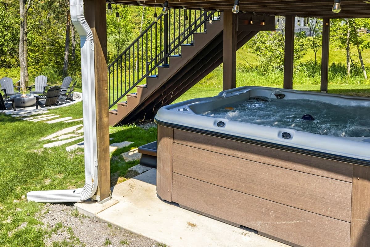 The hot tub is a great way to end an adventurous day on a comfortable note. Enjoy an afternoon soak or settle in under the evening sky.