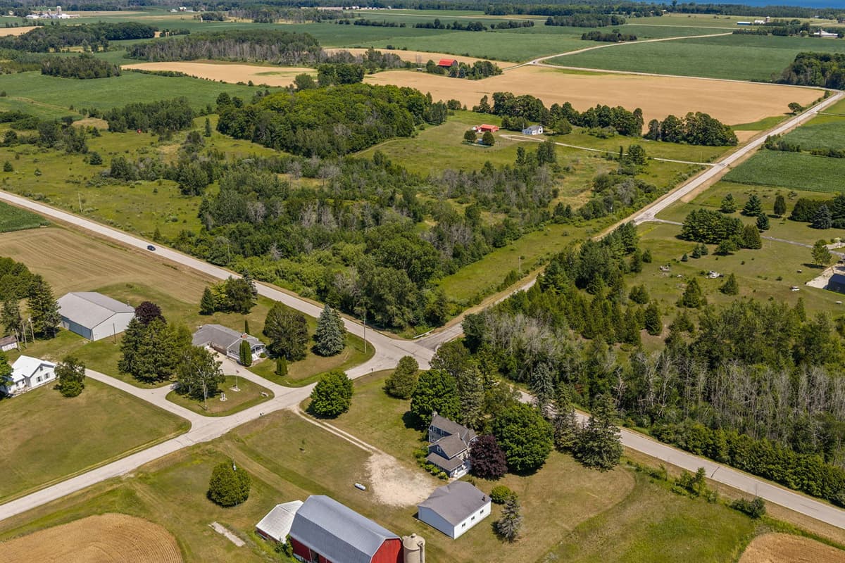 Located near Sturgeon Bay, it offers the best of peaceful country living with easy access to Door County adventures.