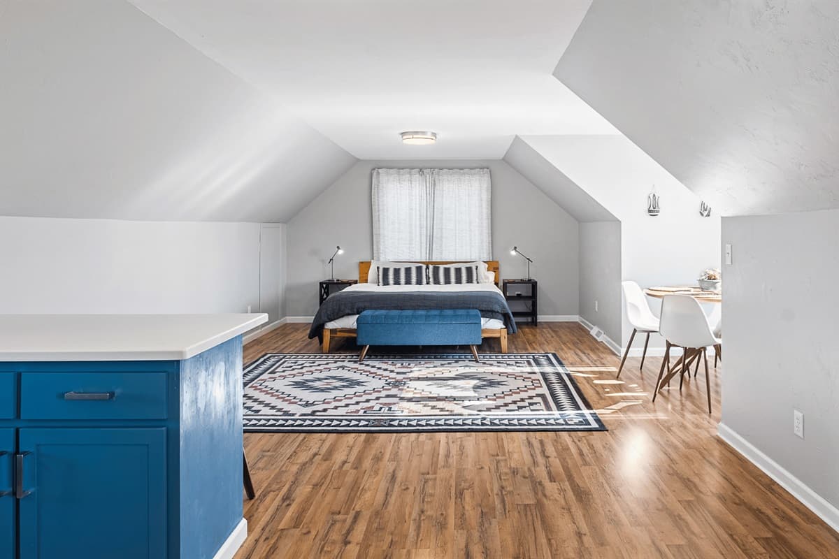 This versatile studio offers distinct areas for sleeping, dining, and relaxing