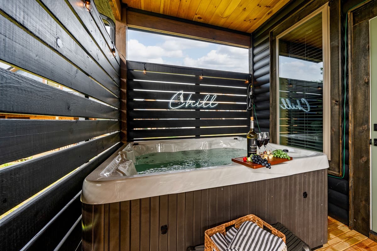 After a day of exploring Pigeon Forge and the Smoky Mountains, there’s no better way to slow down than soaking in the private hot tub.