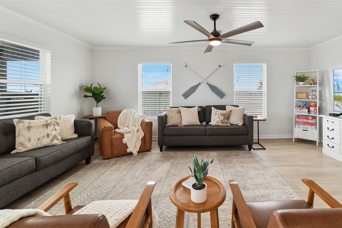 Natural light floods the space, enhancing the welcoming atmosphere.