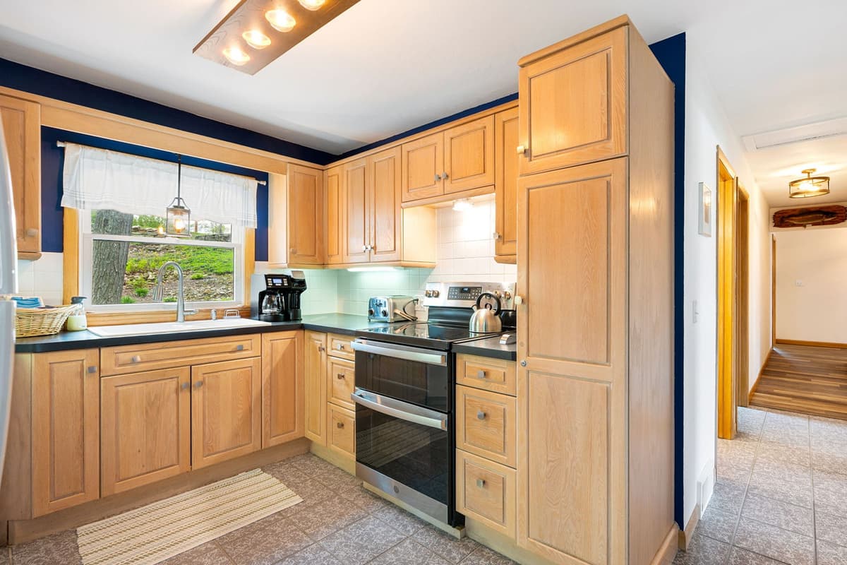 Modern appliances make it easy to prepare anything from a quick breakfast to a family dinner.