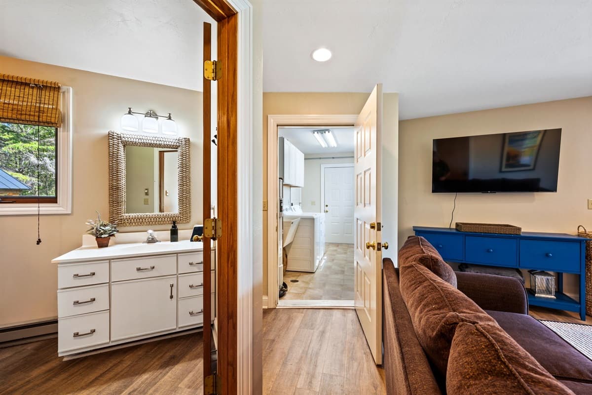 Discover tranquility in every corner! Our cabin is surrounded by picturesque views and lush greenery, creating the perfect backdrop for your getaway. Nature's beauty awaits! 🌿🏞️