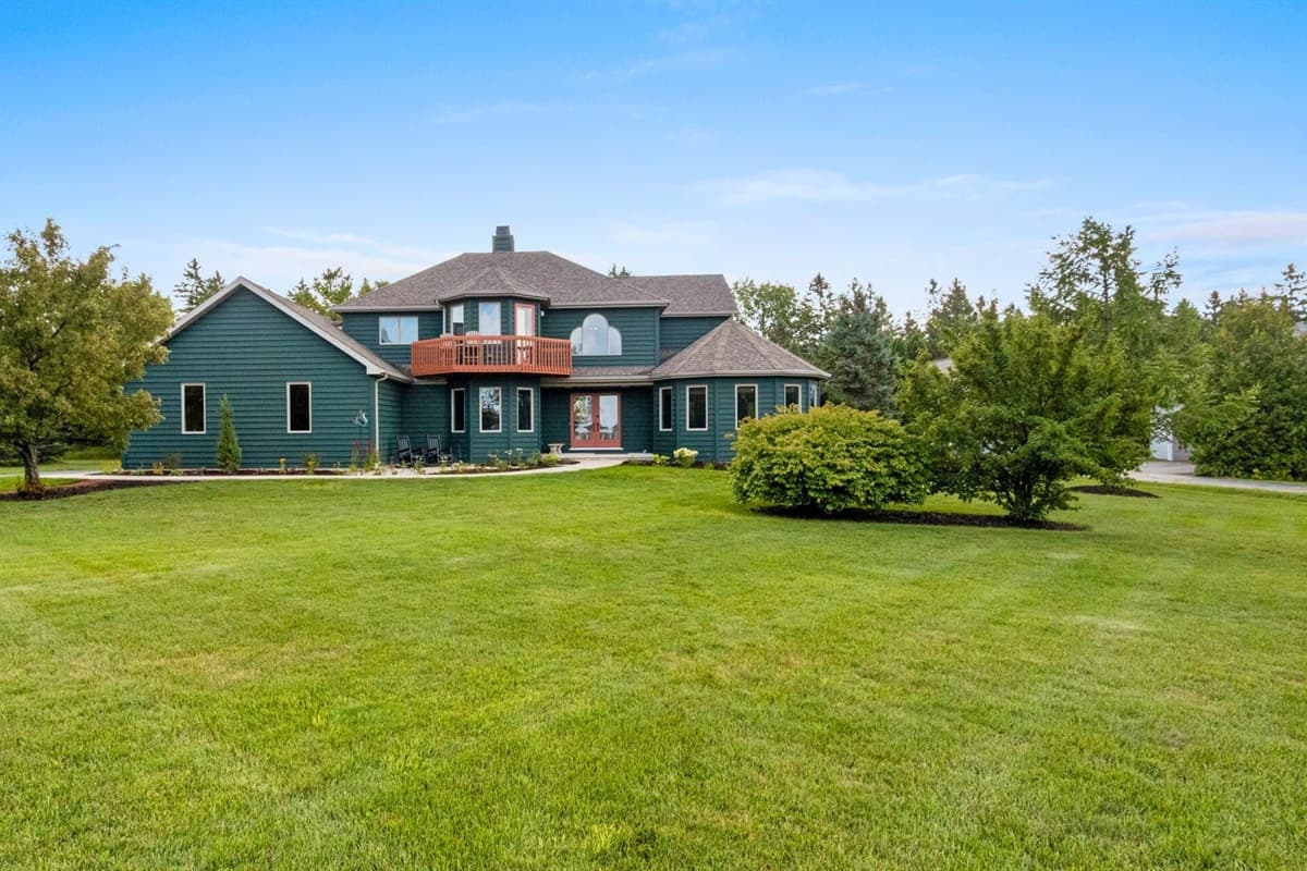 Whether you're visiting for a weekend getaway or an extended stay, this Sister Bay home is your perfect home away from home.