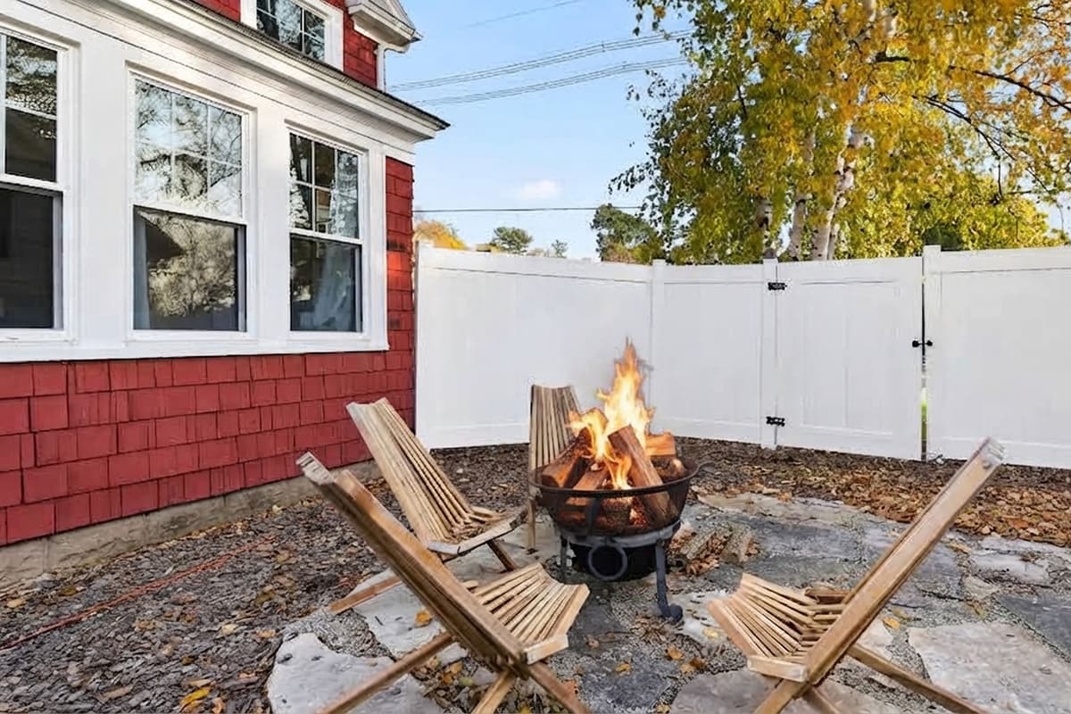 As the evening sets in, gather around the firepit and enjoy cozy conversations under the open sky.