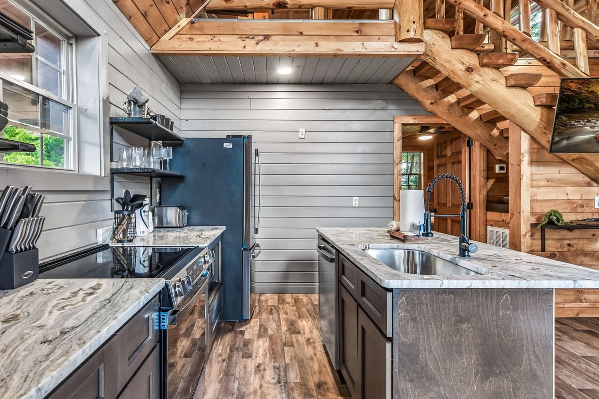With a fully equipped kitchen just steps away, preparing meals is both easy and enjoyable.