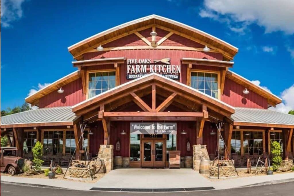 top family friendly restaurants in the smoky mountains