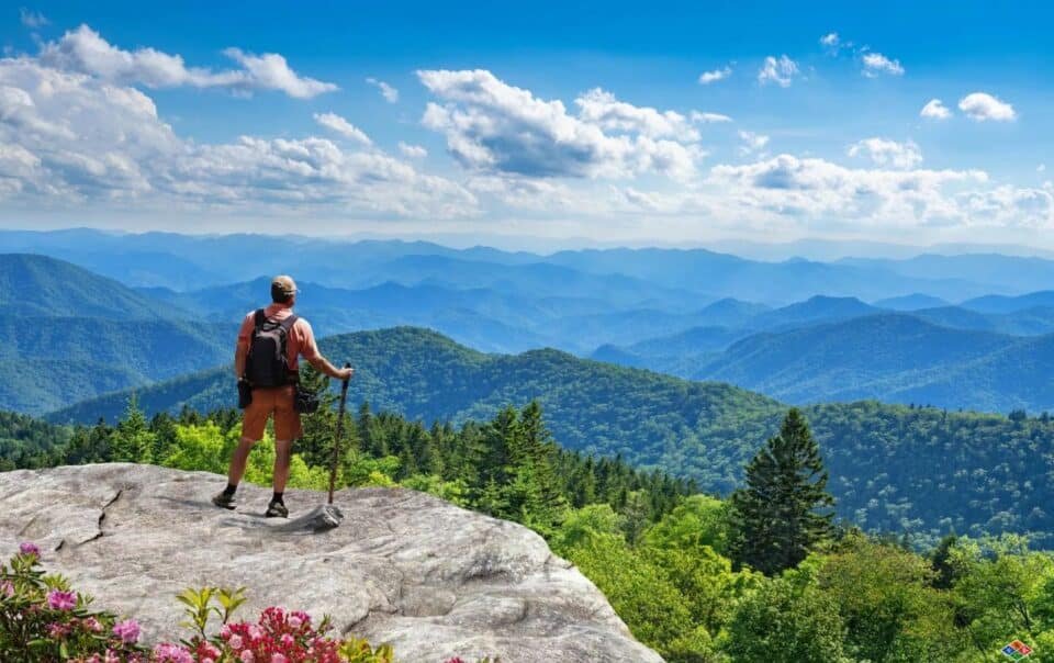 Smoky Mountains cabins nestled in the hills near Gatlinburg and Pigeon Forge