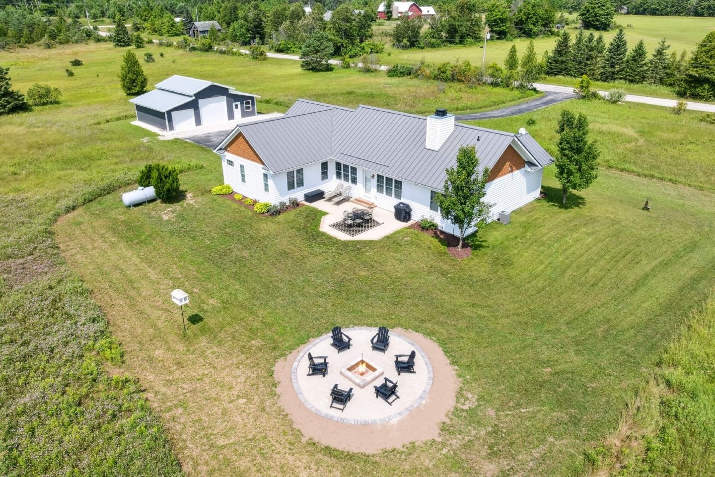 Beautiful yard, perfect for family fun or quiet evenings.