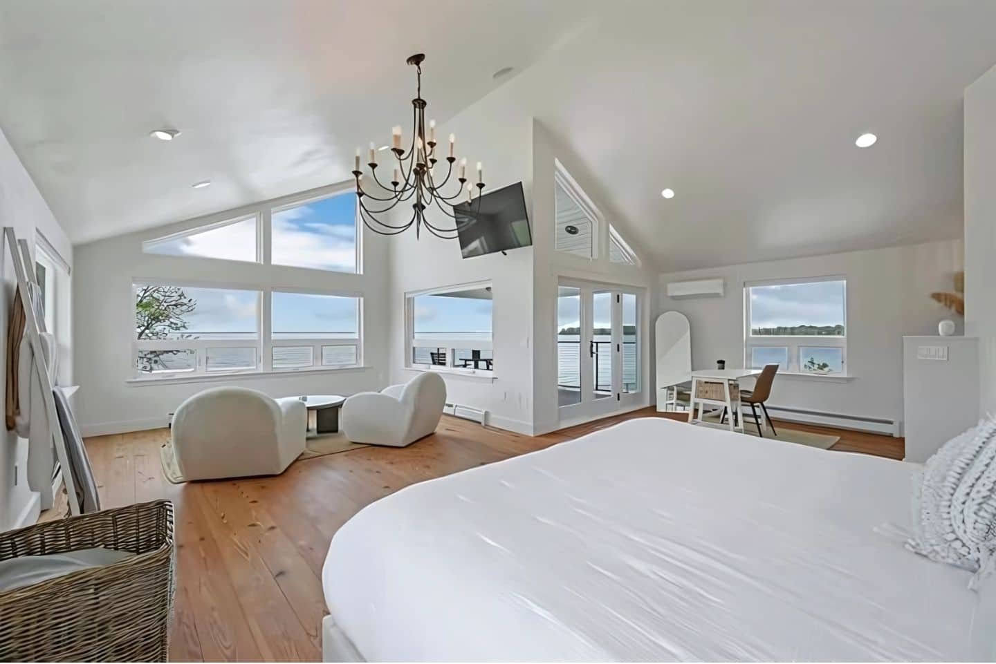 Wake up to stunning bay views that greet you each morning